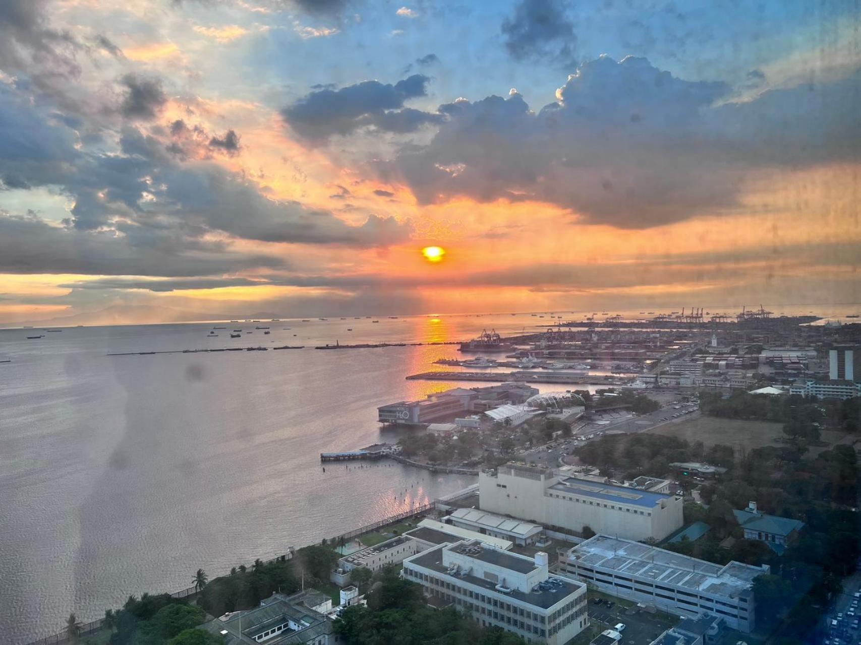 Aparthotel Dreamy Sunset Bay Manila Esterno foto